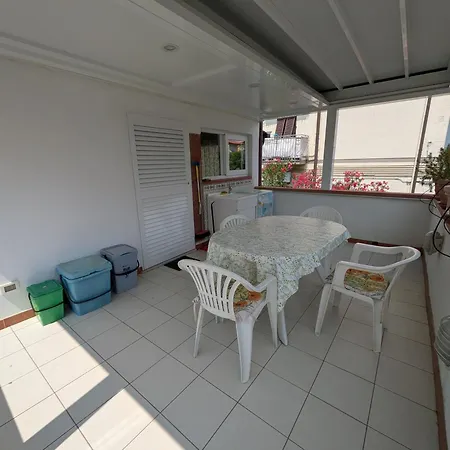 Versilia - Con Terrazzo * مارينا دي بييتراسانْت