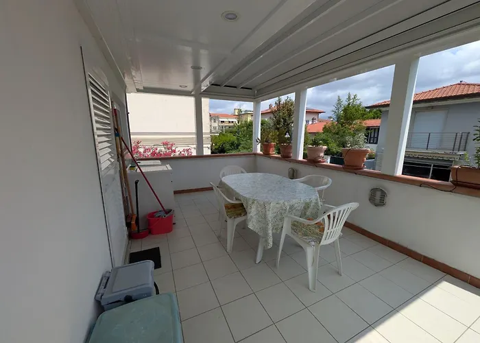 아파트 Versilia - Con Terrazzo 마리아나디피에트라산타